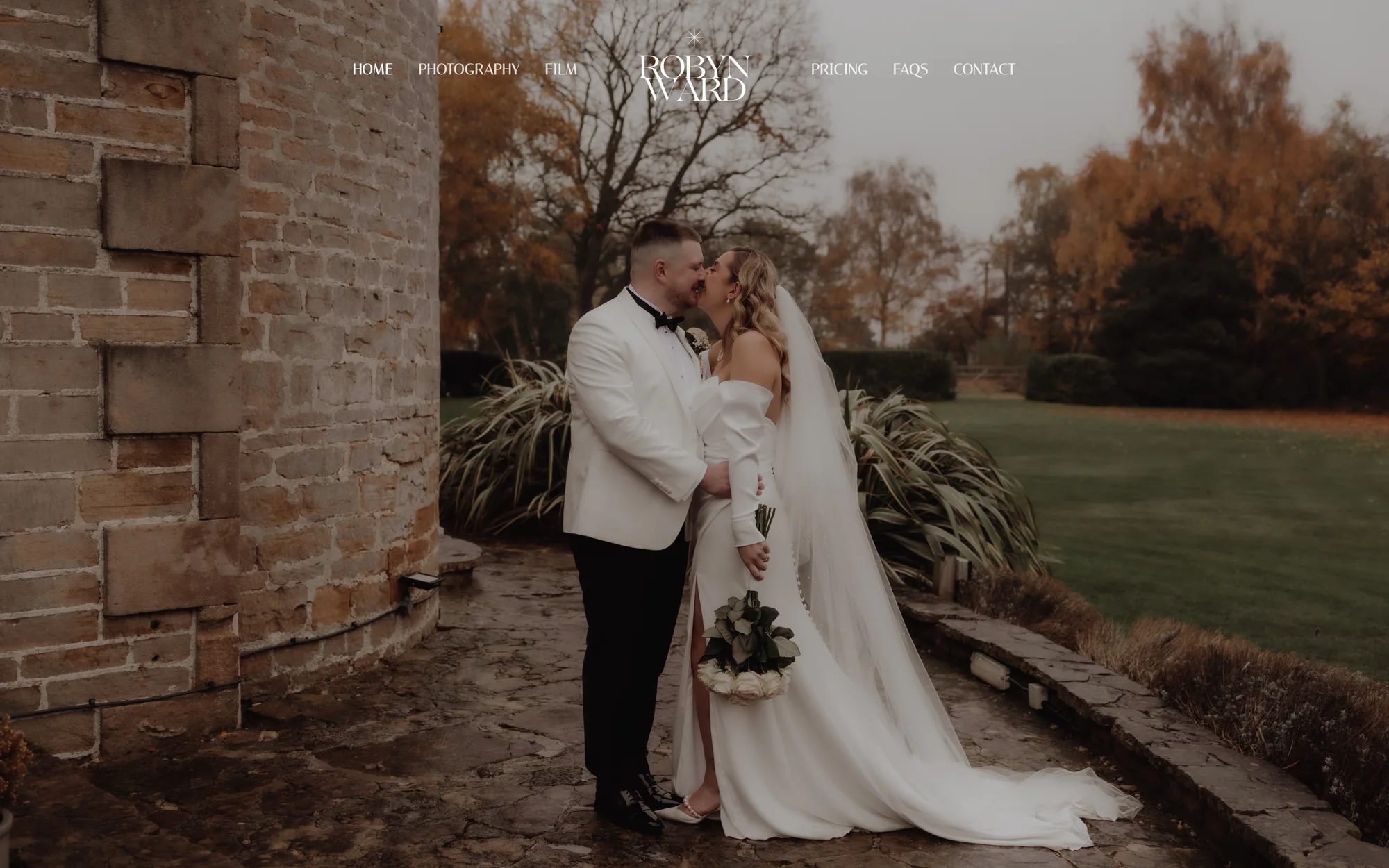Robyn Ward Photography website homepage, built by Simon Says Web Design